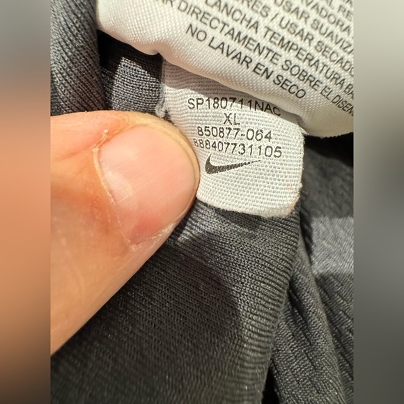 NIKE juniors Black and Yellow Athletic Shorts XL - Picture 3 of 3